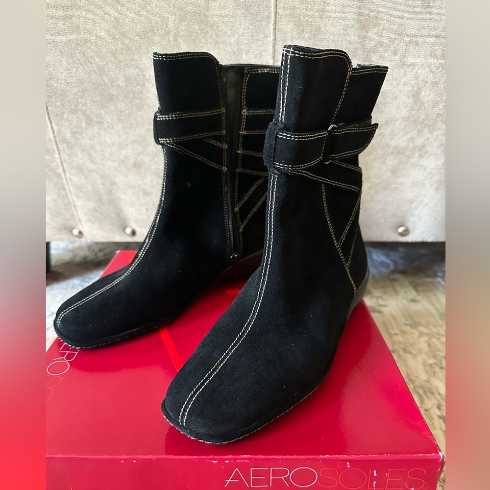 AEROSOLES Black Suede boots